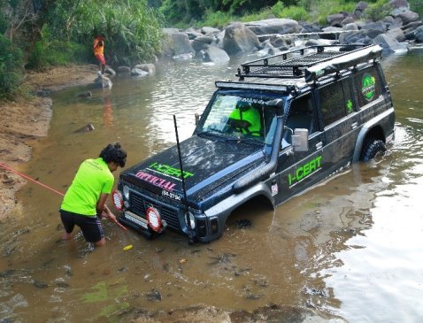 Extreme Sport groups provide resources in SAR. (Photo Credit: A-PAD SL)